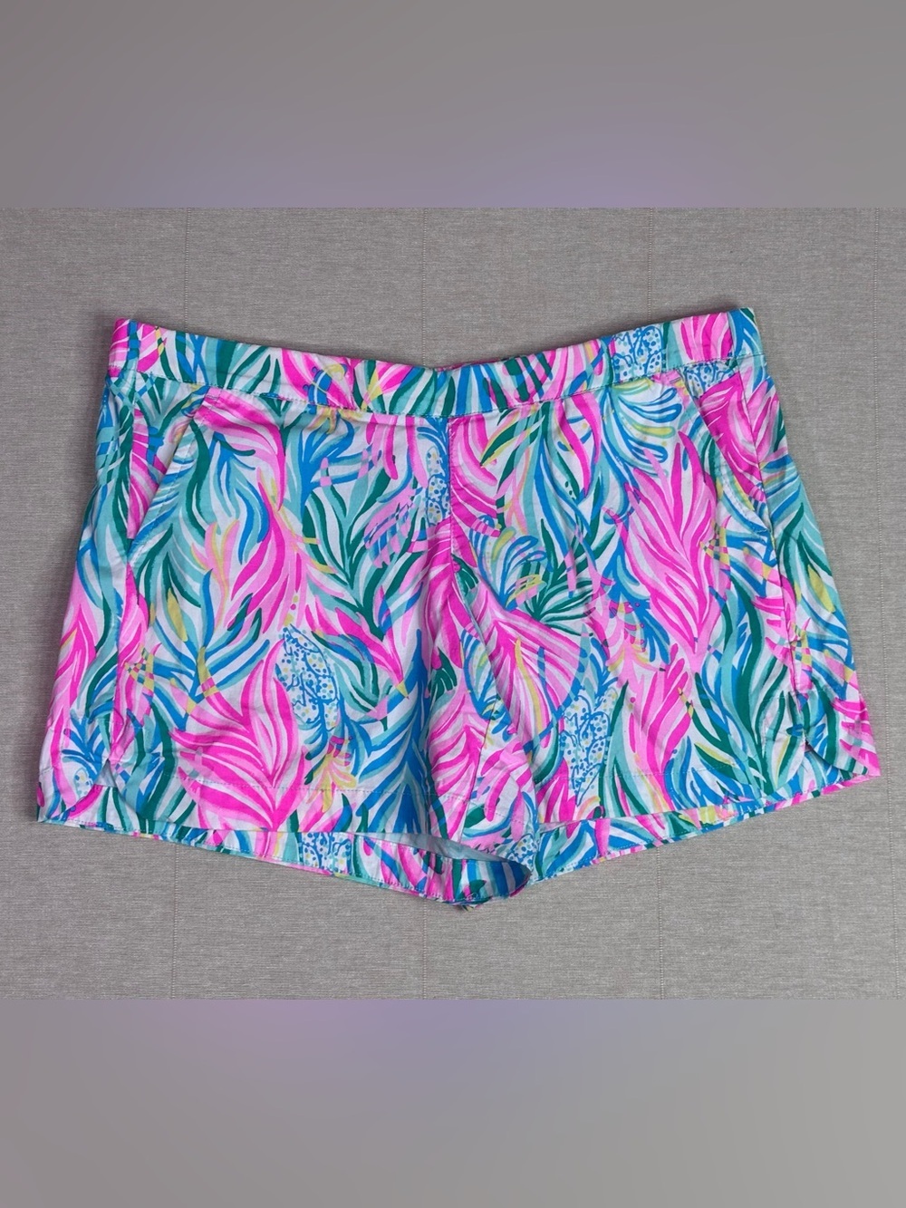 Lilly Pulitzer Tropical Print Shorts M Pink Blue Resort Palm Leaf Summer